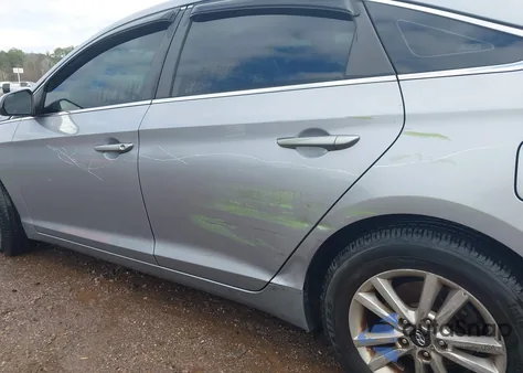 2017 Hyundai Sonata z USA, uszkodzony, nr VIN 5NPE24AF9HH538852